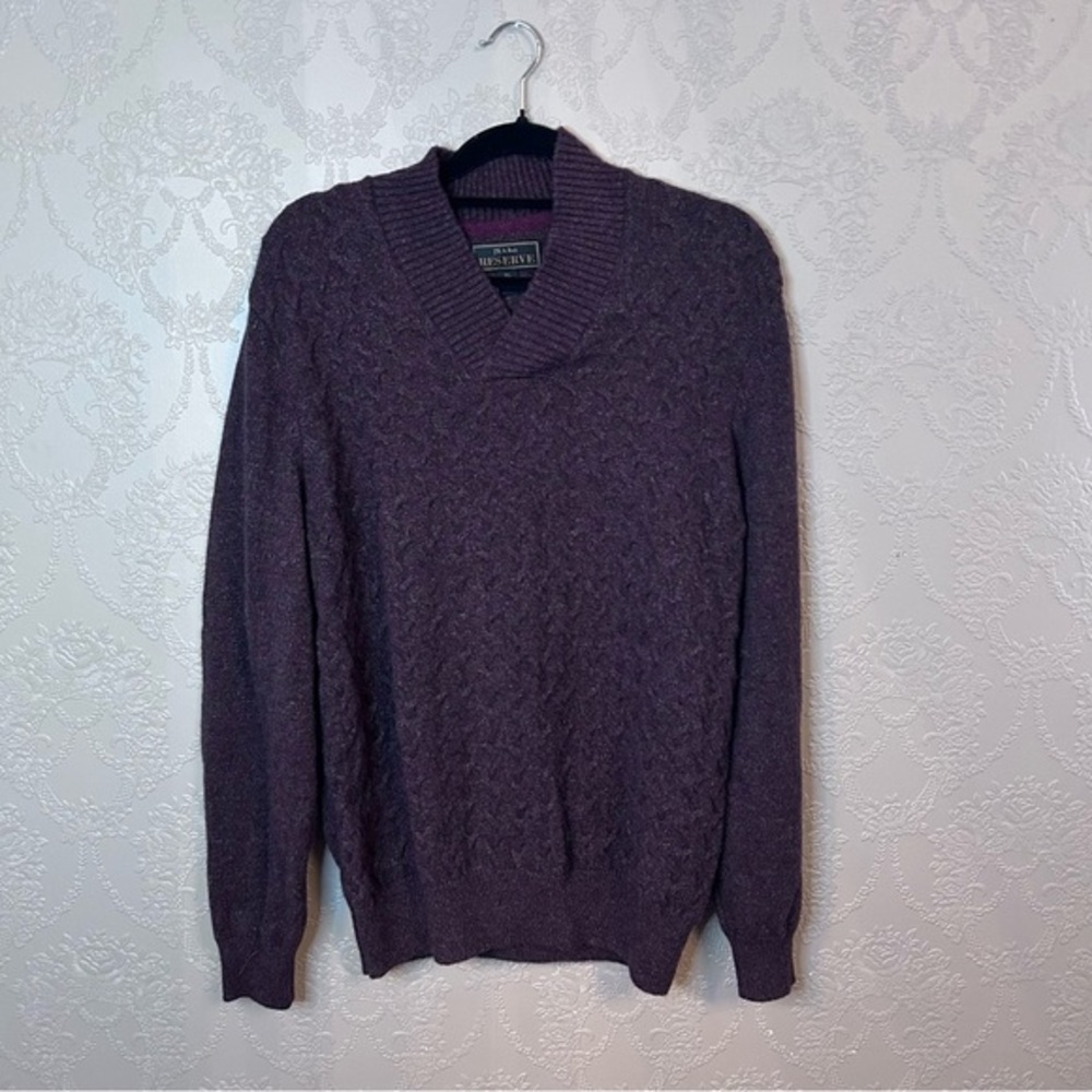Jos A Bank Reserve v-neck wool sweater XL great condition 

Cable